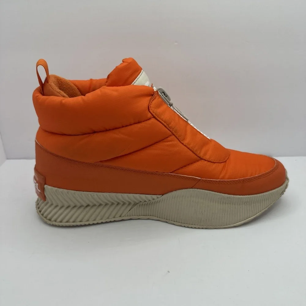 Sorel Out N About III Puffy Zip Orange Winter Boots Womens Size 9.5 NL4934-805